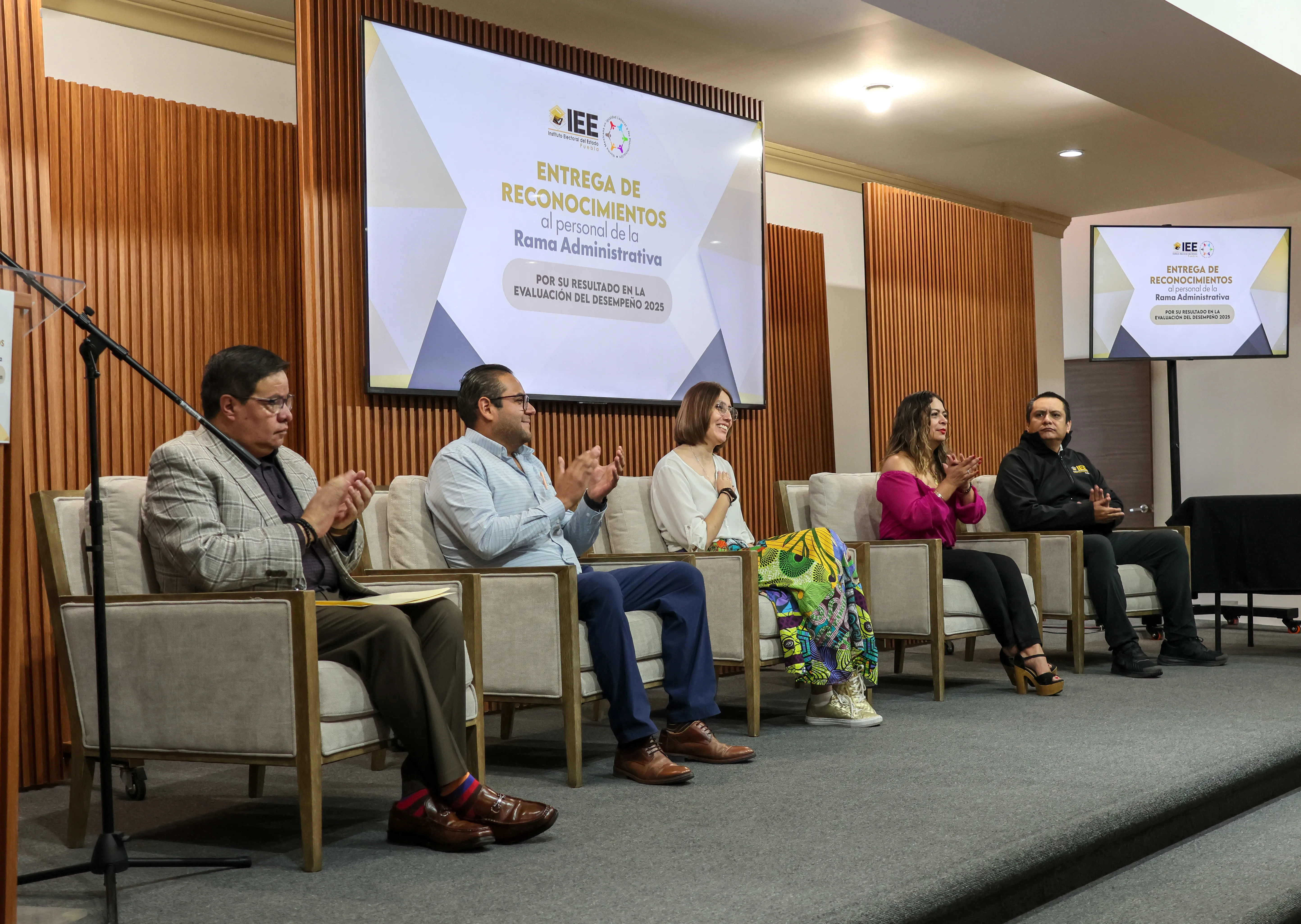 1. Entrega de reconocimientos al personal por la Evaluación al Desempeño 2025